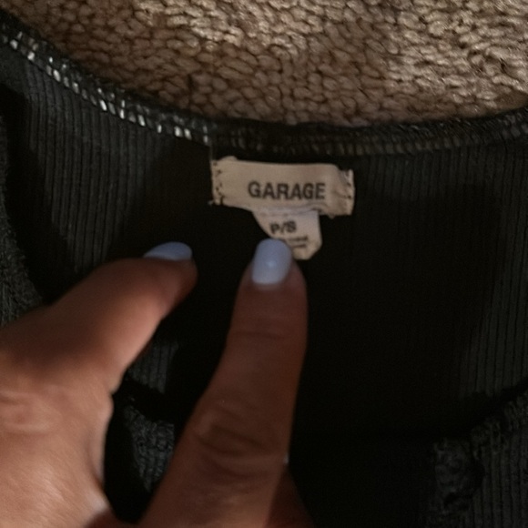 Black garage tank - Picture 3 of 3